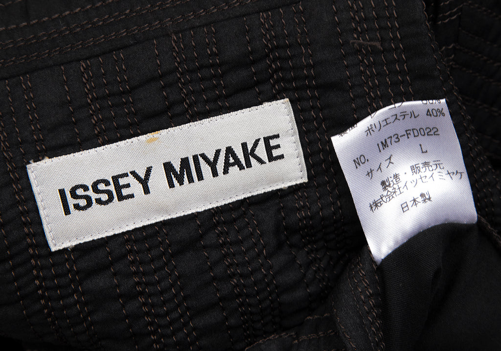 ISSEY MIYAKE JAPAN. Black Stitch Stripe Padding Jacket Black
