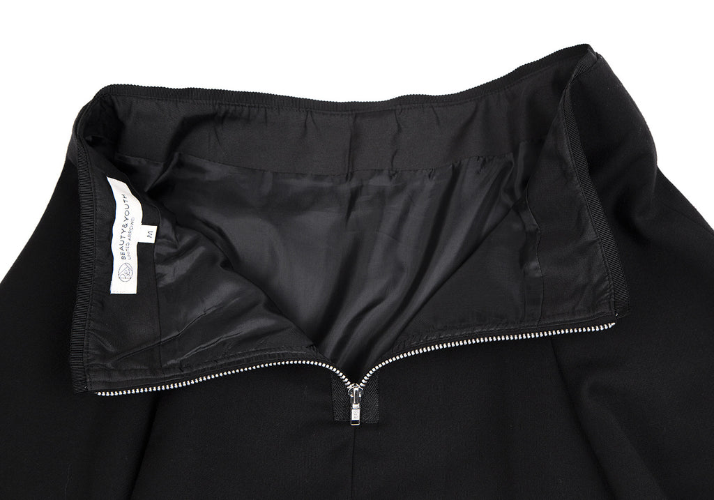 UNITED ARROWS JAPAN. BEAUTY & YOUTH. Black Back Zip Stretch Flare Mini Skirt