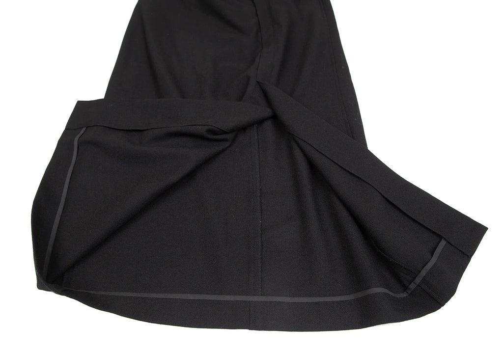 ISSEY MIYAKE JAPAN. High Waist Wool Black Skirt