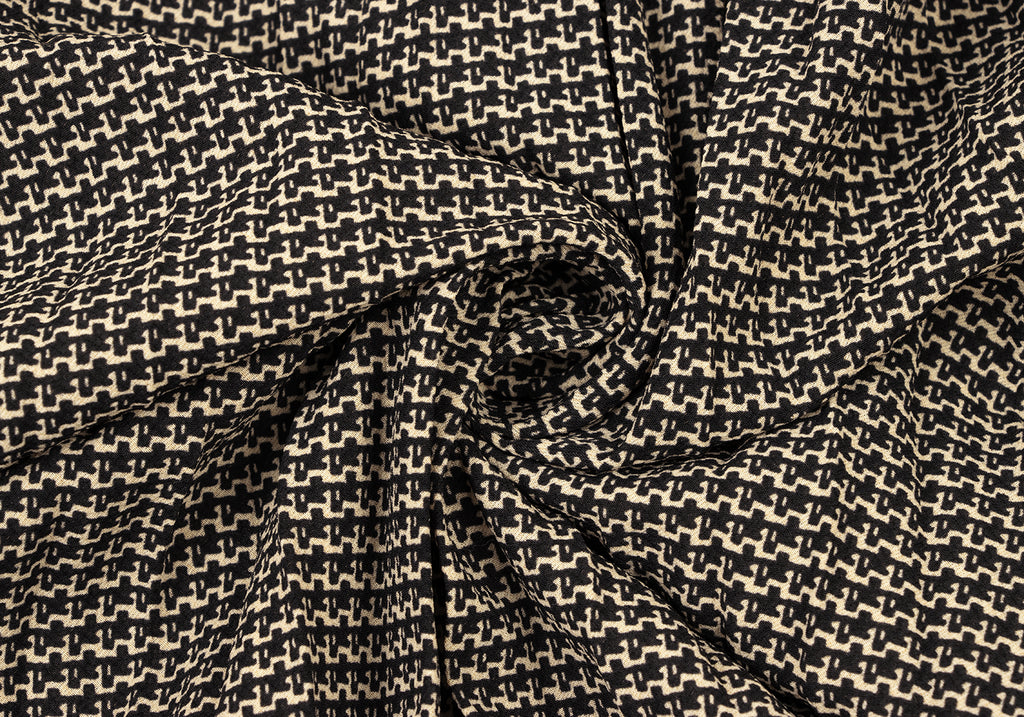 Leilian Japan. Black, Beige Patterned Pleats Poly Skirt