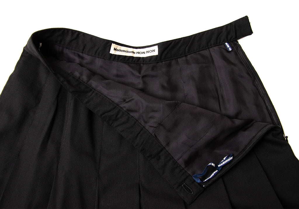 Mademoiselle NON NON Japan. Black Stretch Wool Pleated Skirt