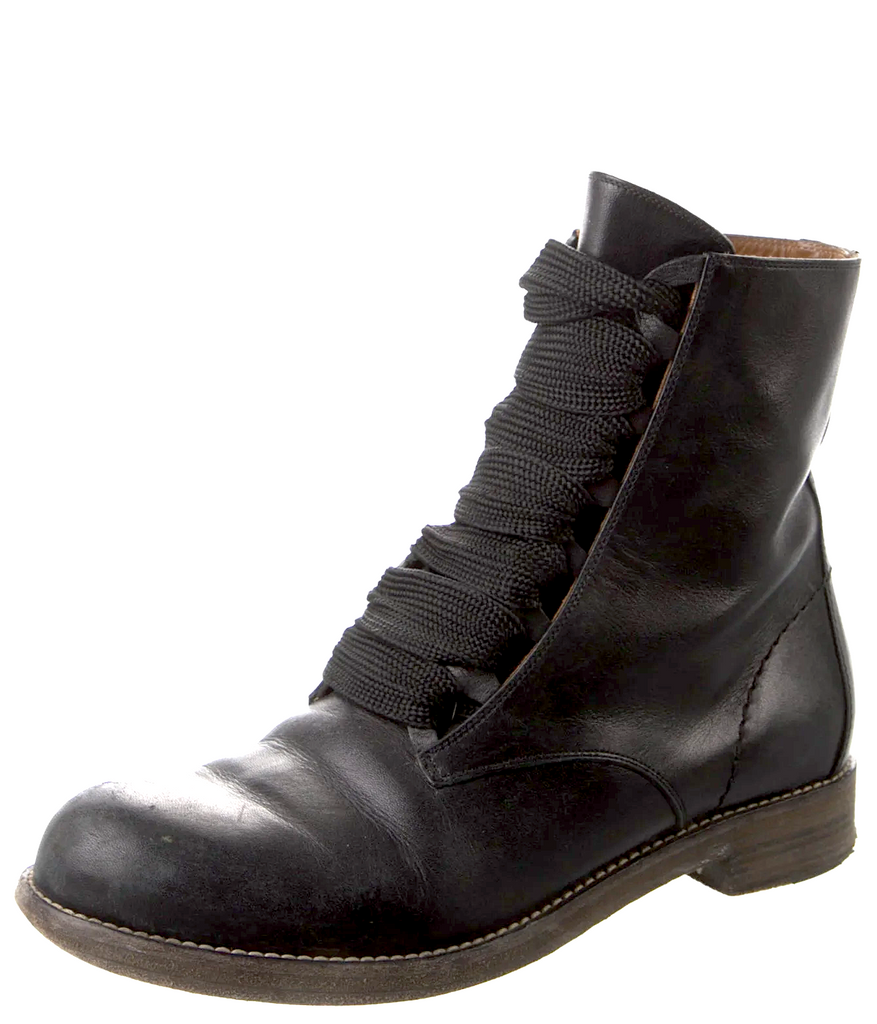 Chloé Paris. Black Vegan Side Zipper Leather Combat Boots Size: 38IT US: 8