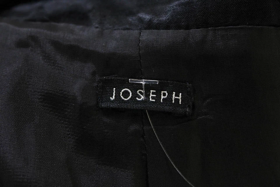 Joseph LONDON. Black Linen Long Sleeve Buttoned Blazer