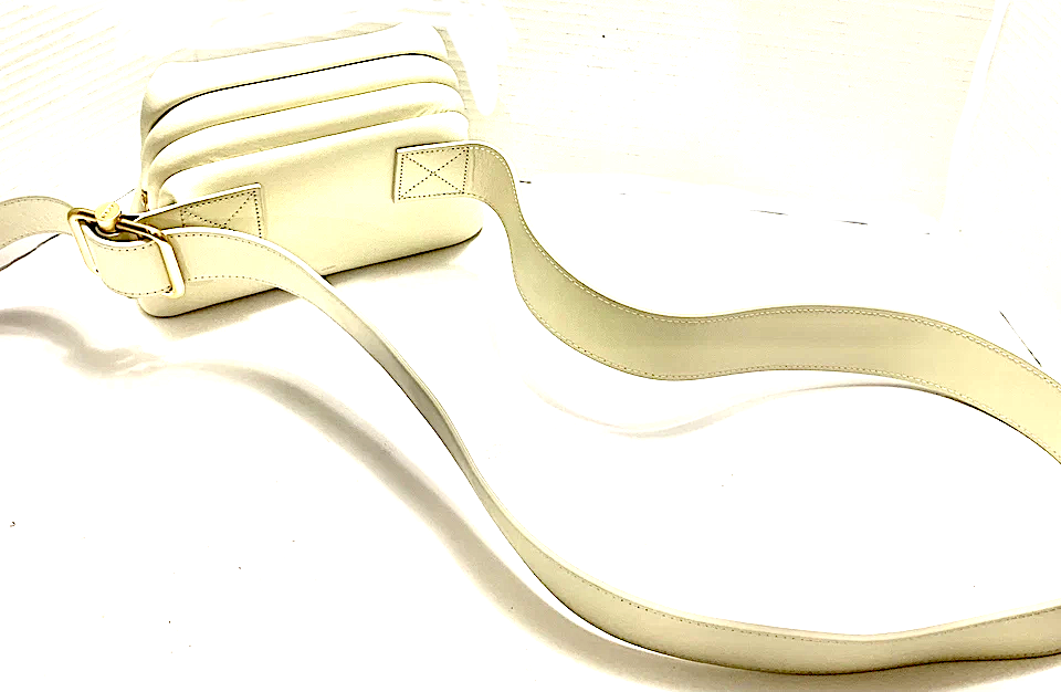 OSOI SOUTH KOREA. MINI CREAM LEATHER LUXURY SHOULDER BAG