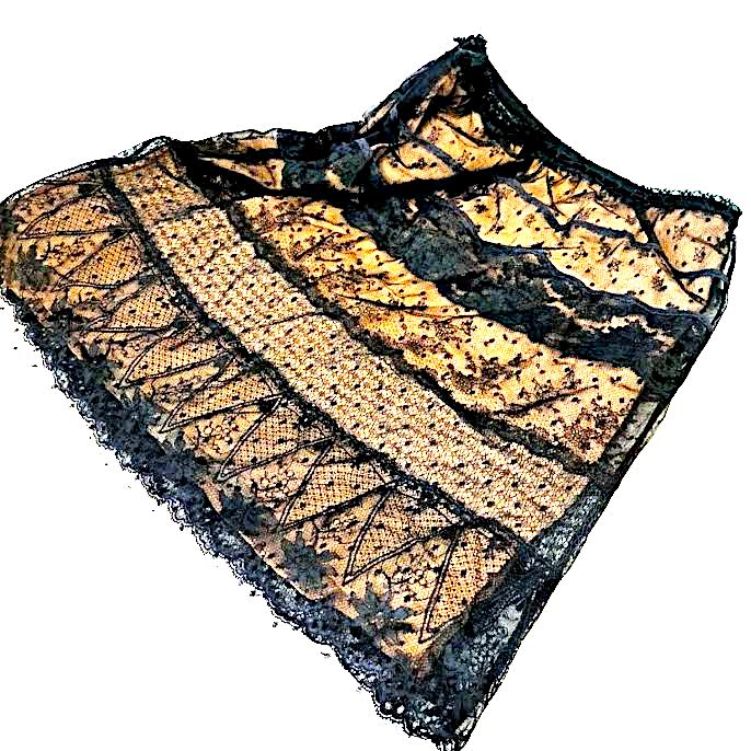 Valentino Garavani Italy.  Black/Beige Lace Tessuto Nylon Skirt