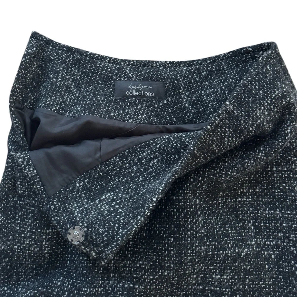 YOHJI YAMAMOTO JAPAN. COLLECTIONS. GRAY Tweed Button Snap Intentional Unfinished Hem