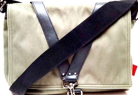 Iketei Takeo Kikuchi Japan. Dark Brown/Black Leather Small/Mini Crossbody Bag