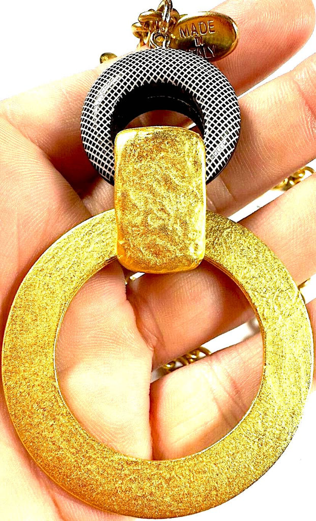 Vintage 90's Italian Goldplated Hammered Circle Pendant Necklace Mod Black White Lutcite
