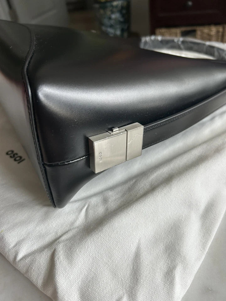 OSOI SEOUL, SOUTH KOREA. NEW. NWOT. Black Leather Shoulder Bag