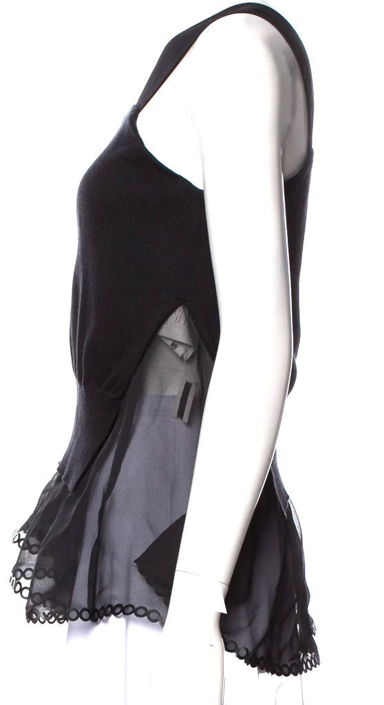 Noir Kei Ninomiya (Comme des Garcons) Japan. Black Square Neckline Sleeveless Top