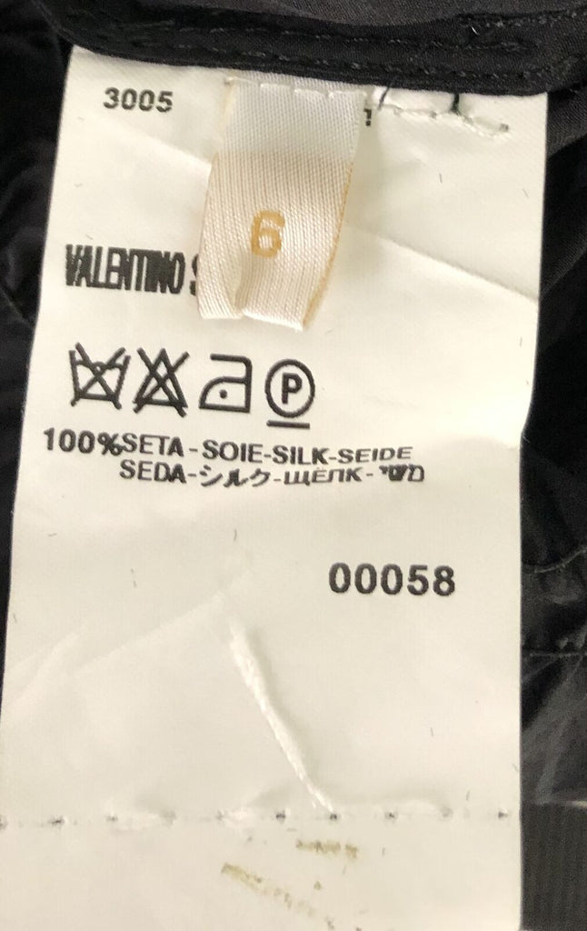 Valentino Italy. Hiver 2008 Black Short Sleeve Ruffle Trim Silk Blouse