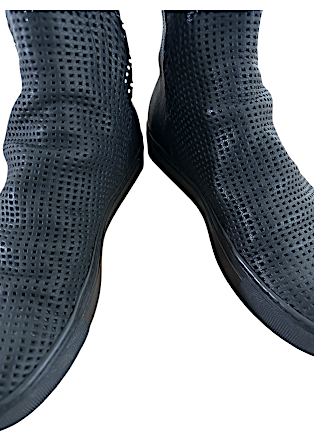 The Last Conspiracy Danish. Handmade in Portugal Black Leather Perforated  Size: 40/9