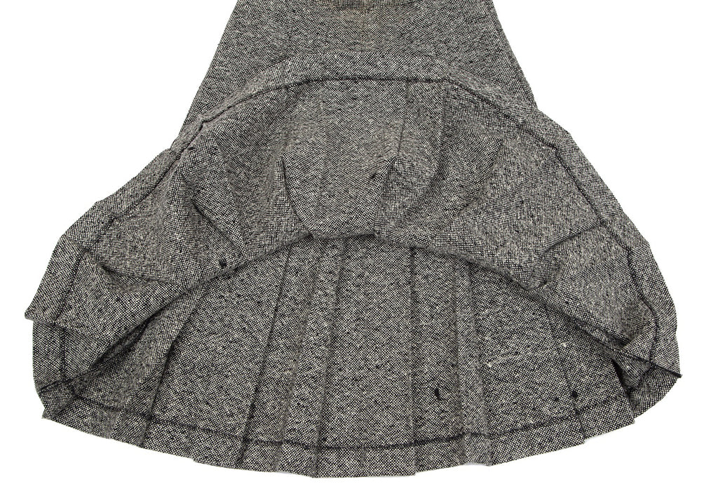 Comme des Garcons Japan. robe de chambre. 1999 Collection.  Black,White Wool Nylon Pleats Skirt