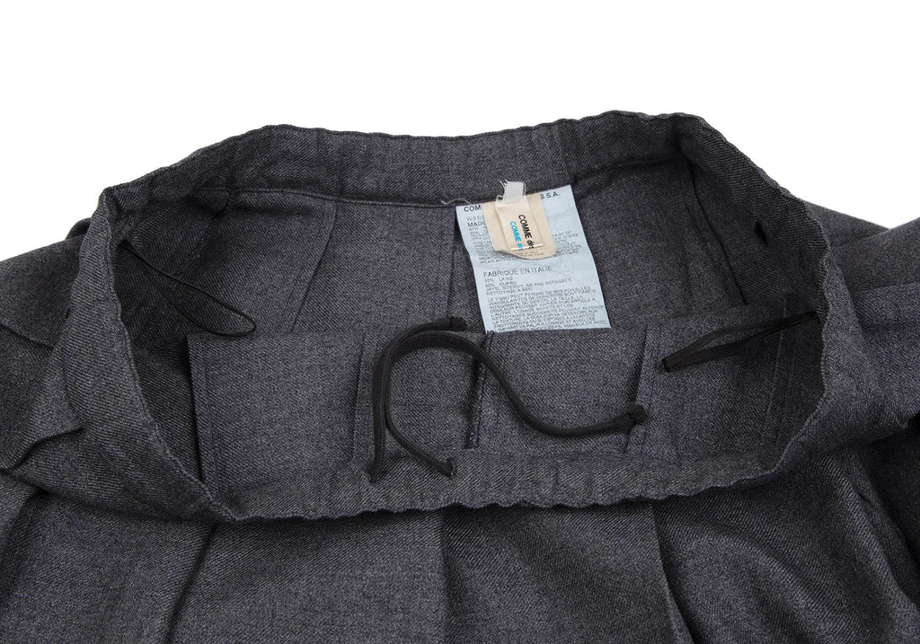 COMME des GARCONS COMME des GARCONS JAPAN. Hem Velor Line Grey Pleats Skirt