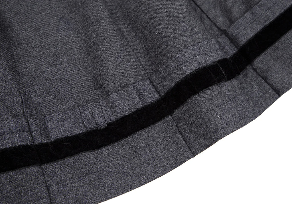 COMME des GARCONS COMME des GARCONS JAPAN. Hem Velor Line Grey Pleats Skirt