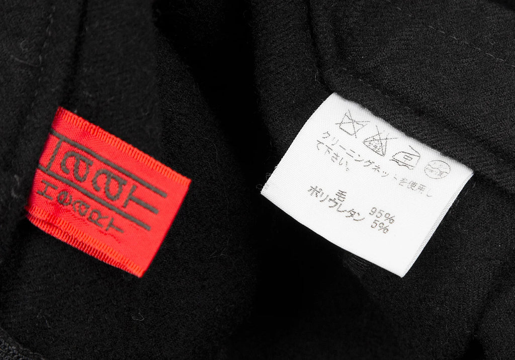 ISSEY MIYAKE JAPAN. HaaT. Black Wool Curve Switching Skirt