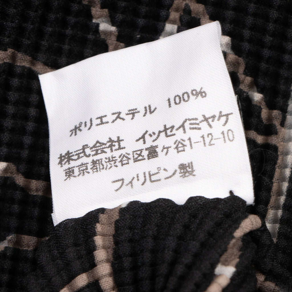 ISSEY MIYAKE JAPAN. "me Line" Black Printed Stretch Pleats Cardigan