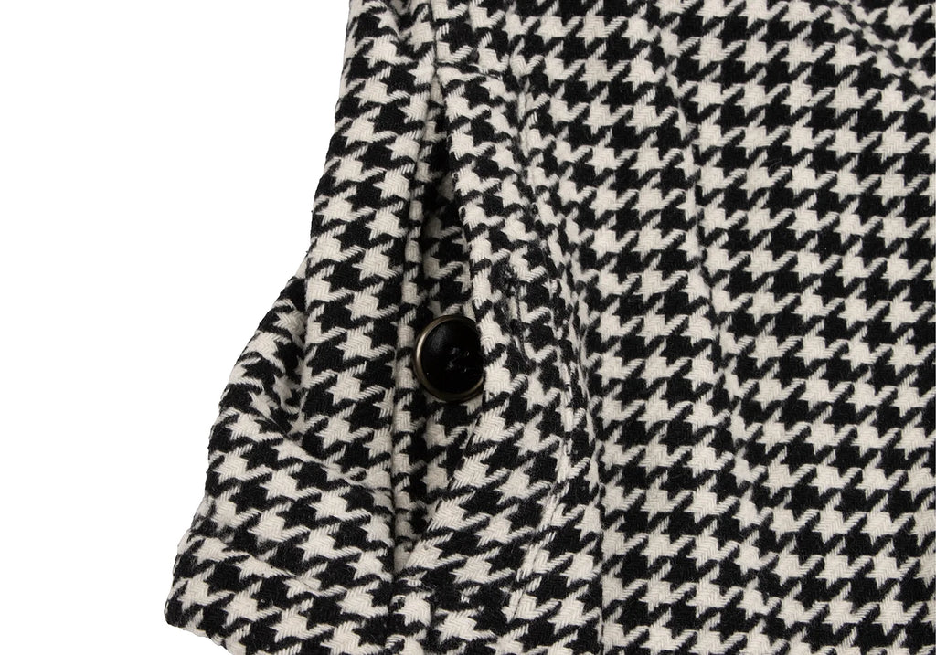 Max Mara  ITALY. WEEKEND White, Black Houndstooth Jacket