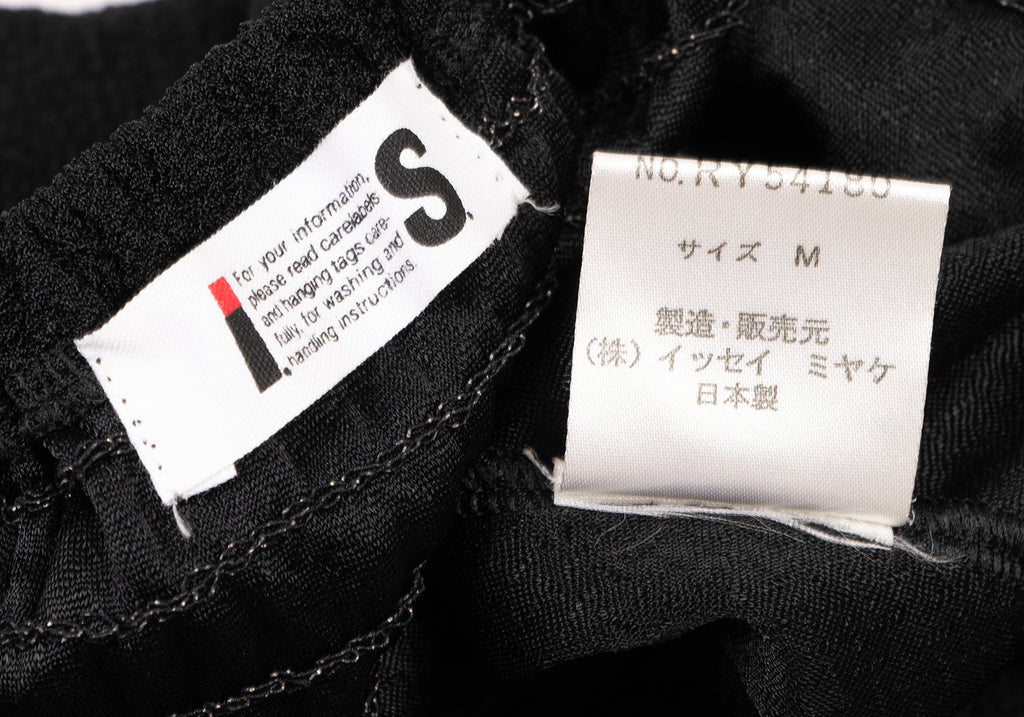 ISSEY MIYAKE JAPAN.  I.S. Black Poly Gather Flare Skirt