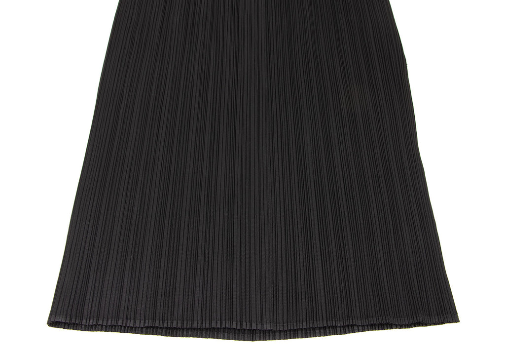 ISSEY MIYAKE JAPAN. PLEATS PLEASE Black Pleated Side Slit Skirt