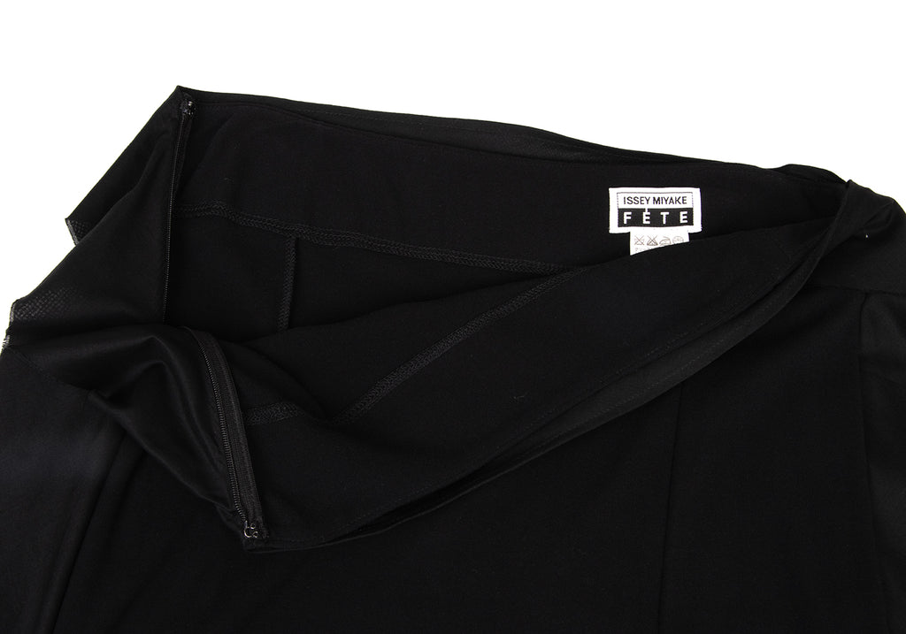 ISSEY MIYAKE JAPAN. FETE Side Frill Black Cotton Skirt