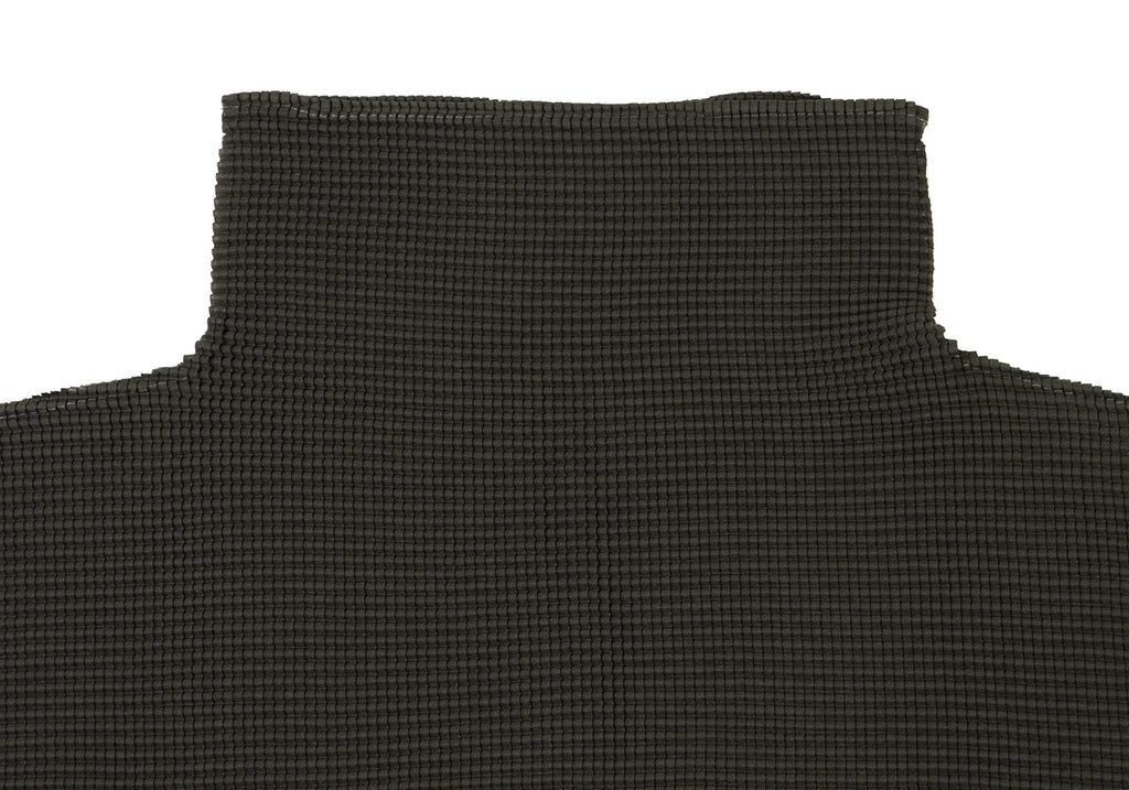 ISSEY MIYAKE JAPAN. Charcoal Color Stretch Pleats Turtleneck Top