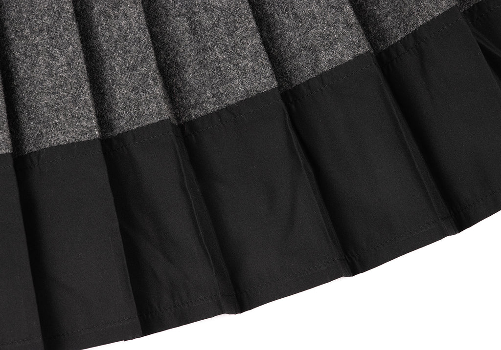 MaxMara ITALY. SPORTMAX Grey Switching Wool Pleats Skirt