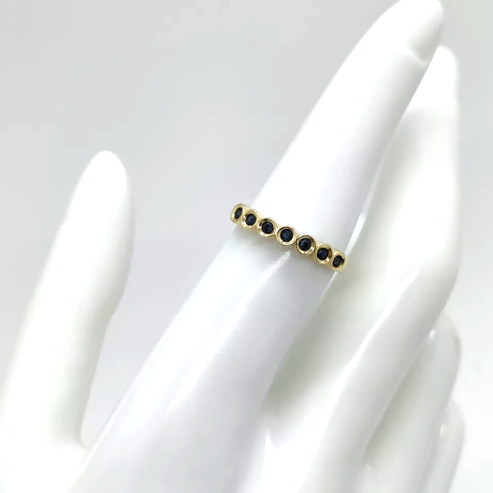 CHESTERFIELD'S LONDON. Estate Vintage 18ct Gold Blue Spinel Stone Eternity Ring