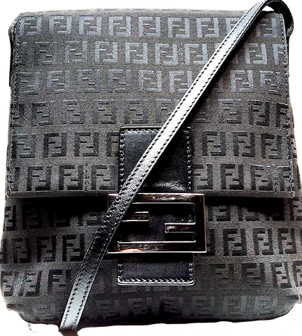 Chloe Paris. Black Distressed Enameled Leather Shoulderbag/Handbag w/Lock