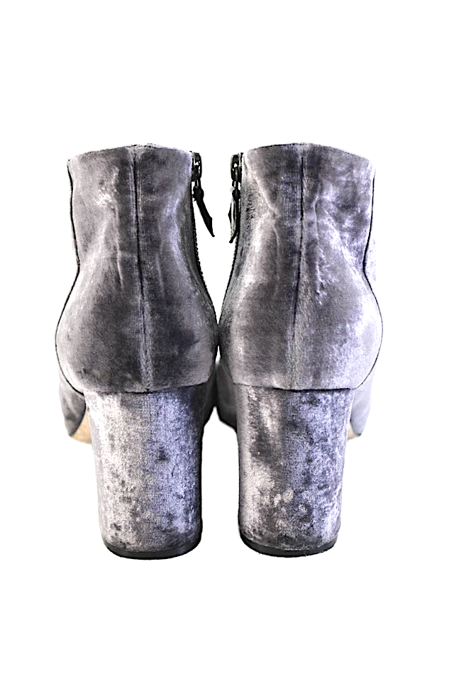 Manolo Blahnik Paris. Vintage Gray Velvet Pointed Toe Block Heels Ankle Boots