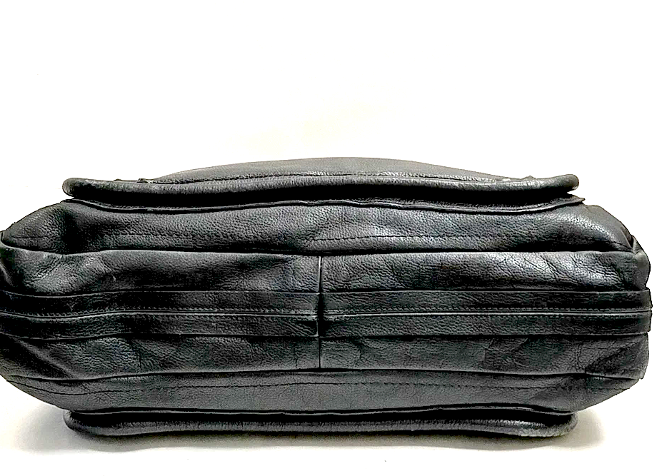 Chloe Paris. Phoebe Philo Designer. Black Large Size Leather SHand Bag Black Leather