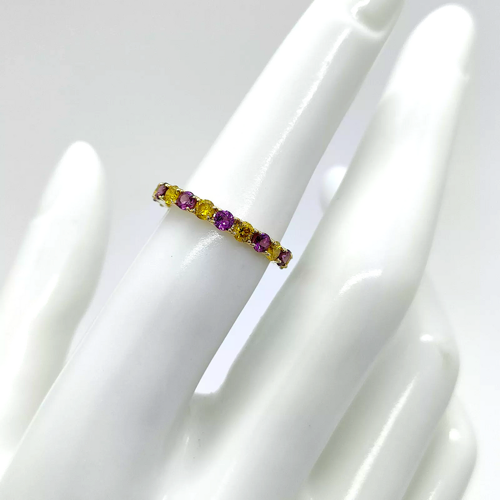 CHESTERFIELD'S LONDON. Vintage Estate 1960's 18ct Gold Garnet, Yellow Lab Diamonds Eternity Ring