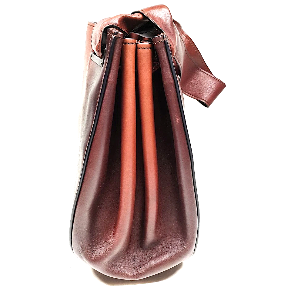Gucci Italy. Vintage Brown/Black Fade Leather Shoulderbag / Handbag