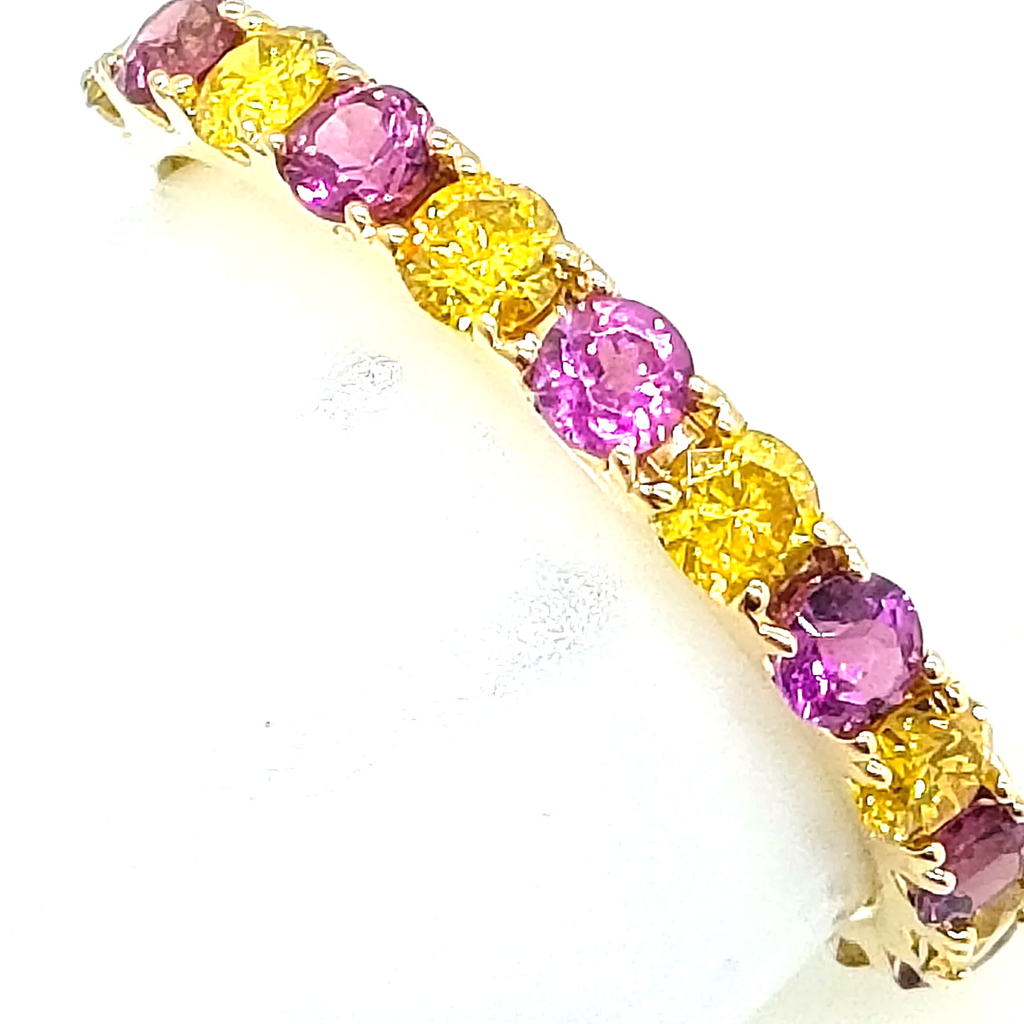 CHESTERFIELD'S LONDON. Vintage Estate 1960's 18ct Gold Garnet, Yellow Lab Diamonds Eternity Ring