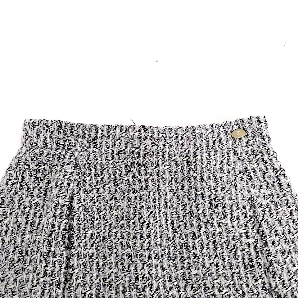 Chanel Paris. Light Grey Silk, Cotton, Nylon, Polyester Tweed Skirt