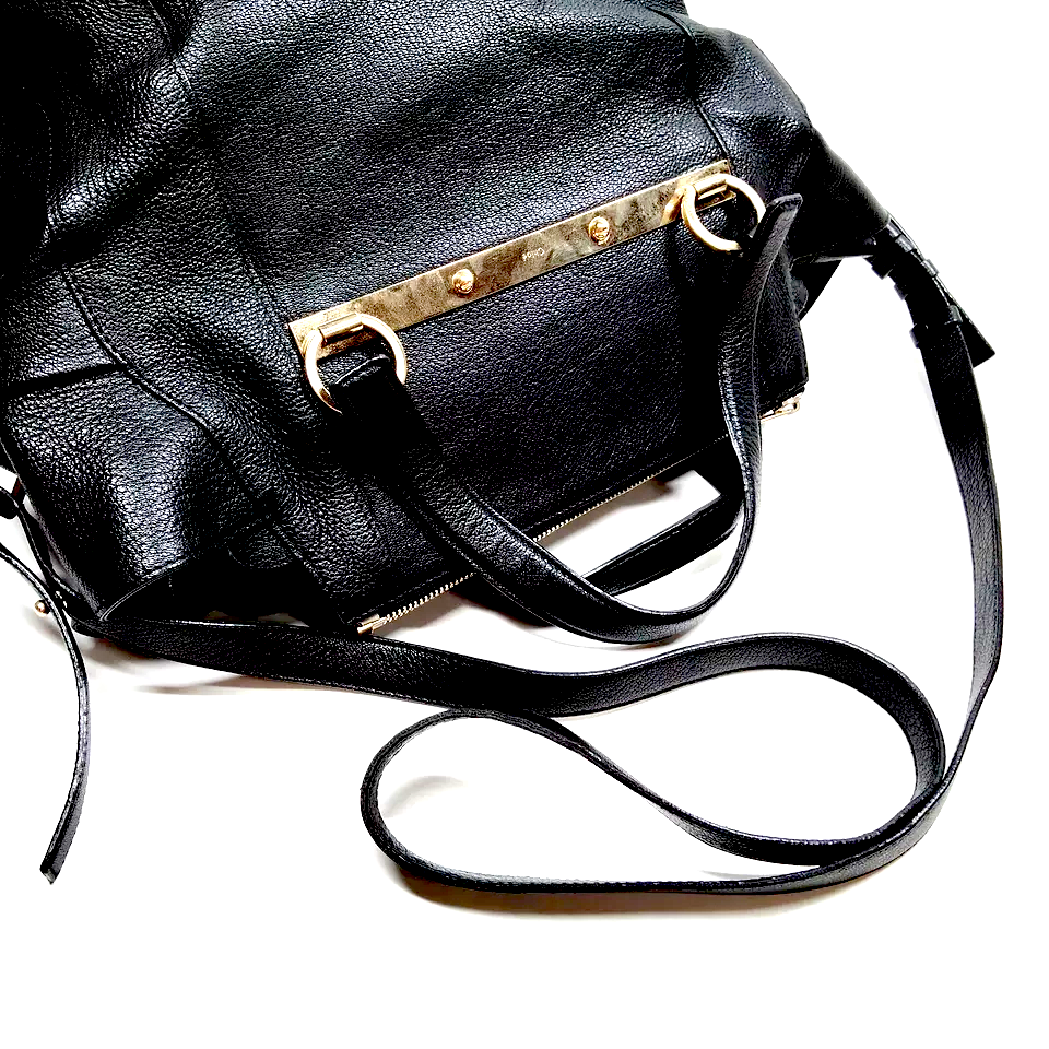 Chloe Paris. Black Pebbled Leather Goldplated Logo Shoulderbag / Crossbody Bag