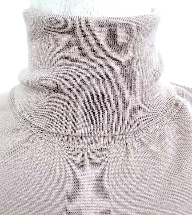 Gucci Italy. Beige/Light Brown Wool Sweater