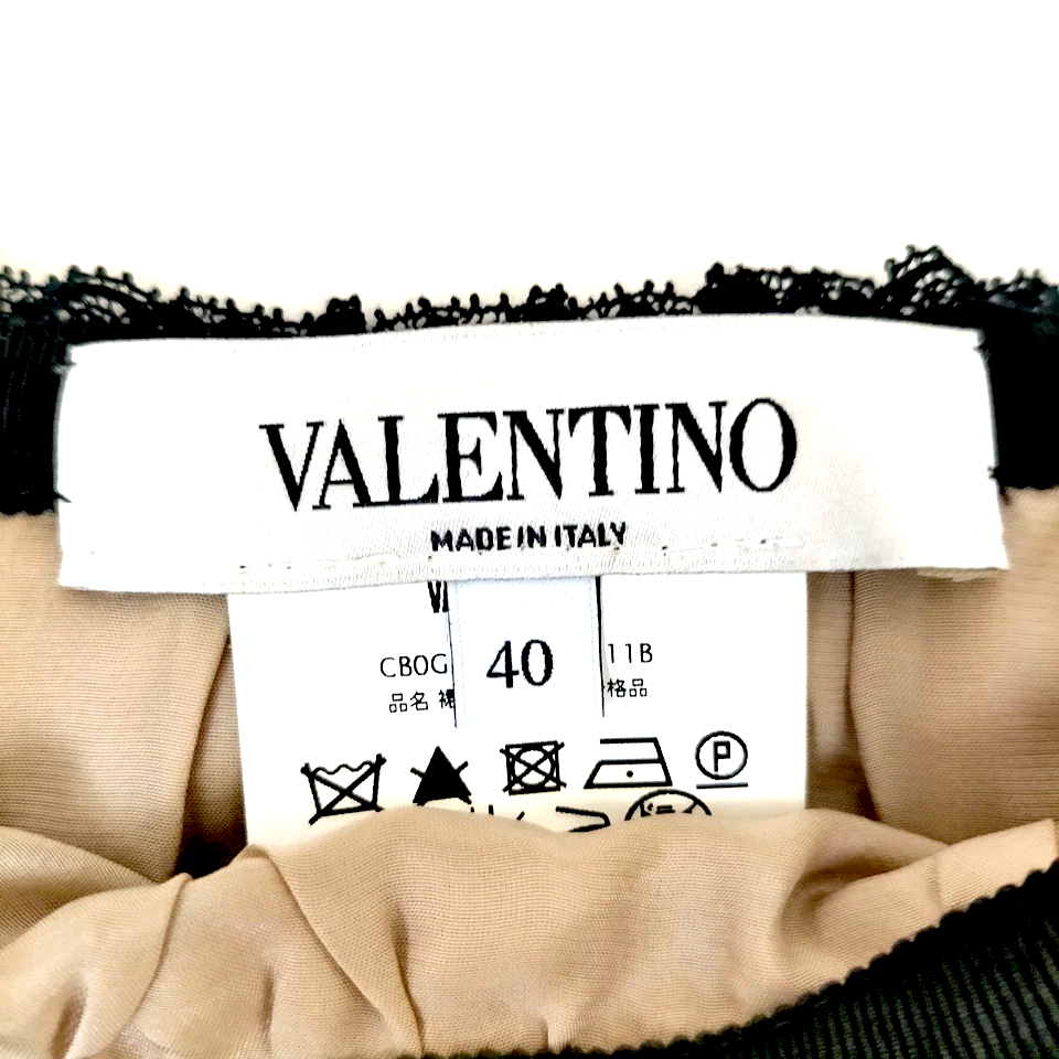 Valentino Garavani Italy.  Black/Beige Lace Tessuto Nylon Skirt