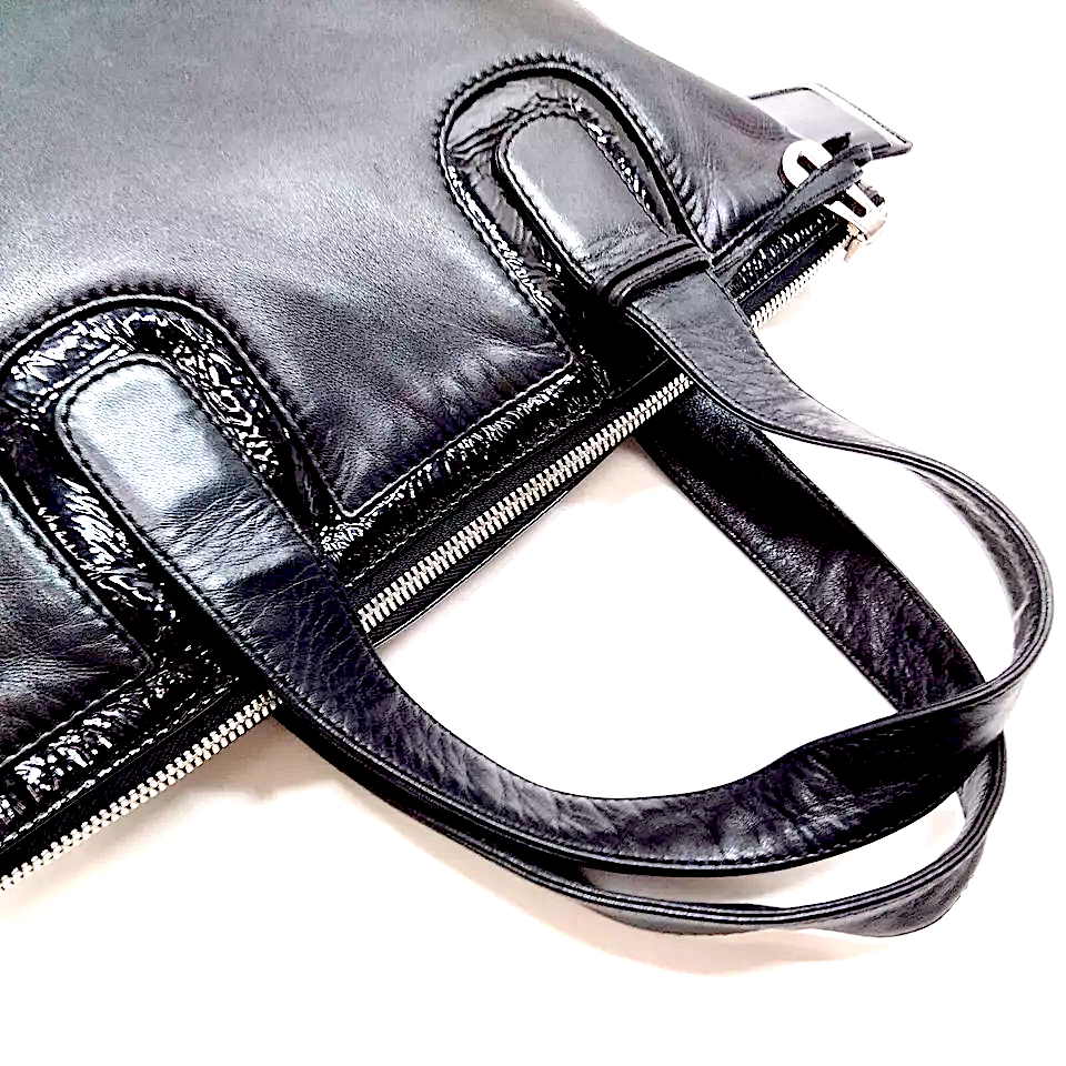 LOEWE Madrid. Black Leather Shoulderbag / Handbag