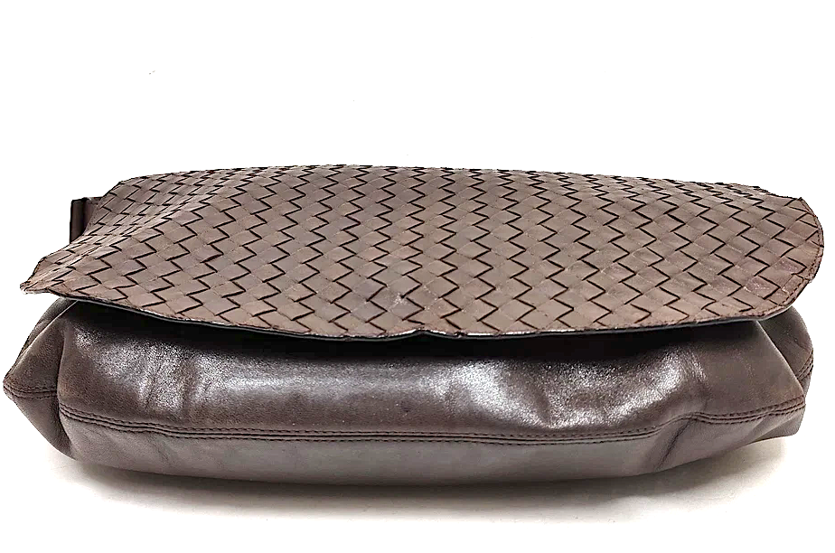 Bottega Veneta Italy. Brown Intercacciato Leather Shoulder Bag