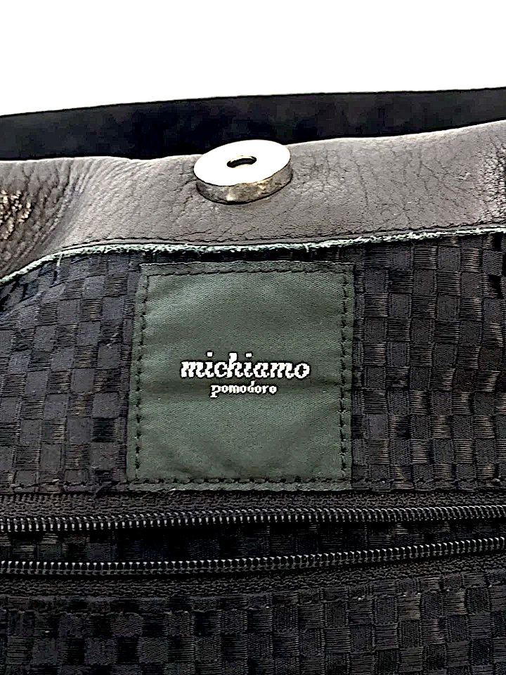 Michiamo JAPAN. Black Lambskin Leather Buckle Strap Lined Shoulder Bag