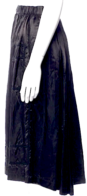 Comme des Garçons Comme des Garçons  JAPAN. Embroidered Accent Knee-Length Skirt