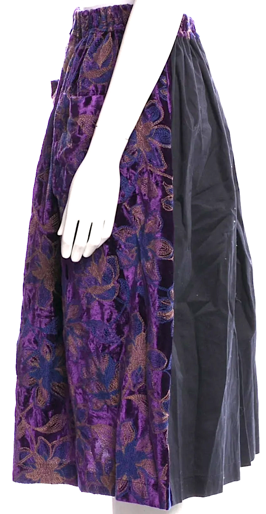 Comme des Garçons Japan. TAO. Eggplant/Black Color Floral Print Knee-Length Skirt