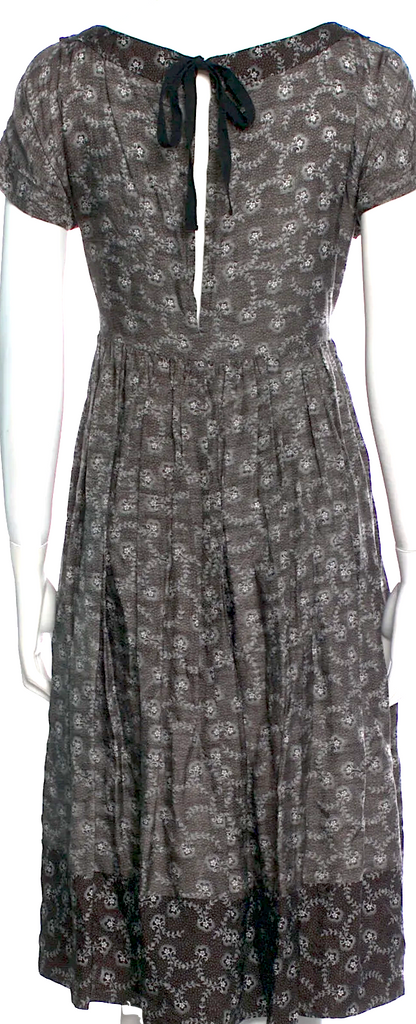 COMME des GARÇONS JAPAN. TRICOT. Grey Pleated Floral Print Bow Accents Midi Length Dress