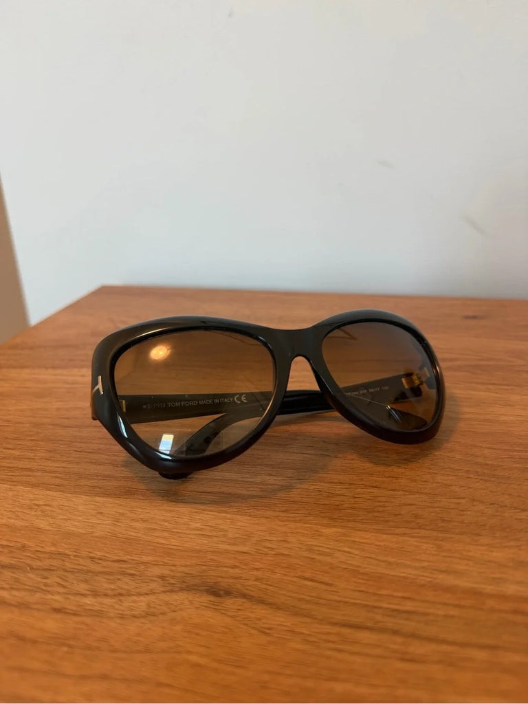 Tom Ford NY. AUTHENTIC Black Oversized Cat-Eye Sunglasses