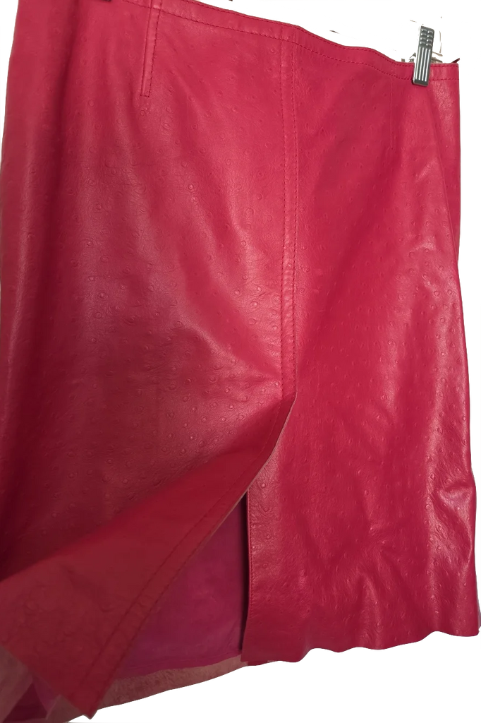 Max Mara ITALY. Bright Fuchsia Leather Ostrich Embossed Pencil Skirt
