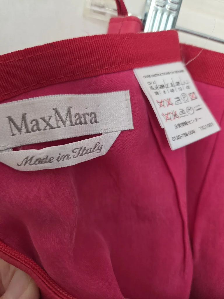 Max Mara ITALY. Bright Fuchsia Leather Ostrich Embossed Pencil Skirt