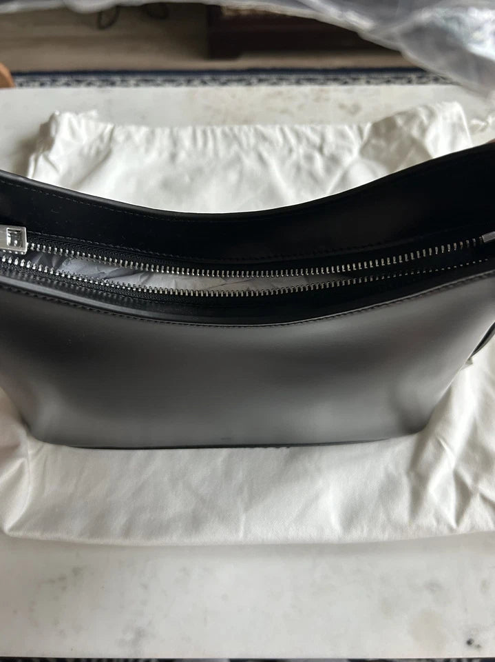 OSOI SEOUL, SOUTH KOREA. NEW. NWOT. Black Leather Shoulder Bag