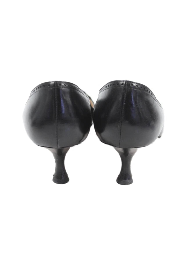 Manolo Blahnik Paris. Black Leather Pointed Toe Kitten Heel Pumps Size 40