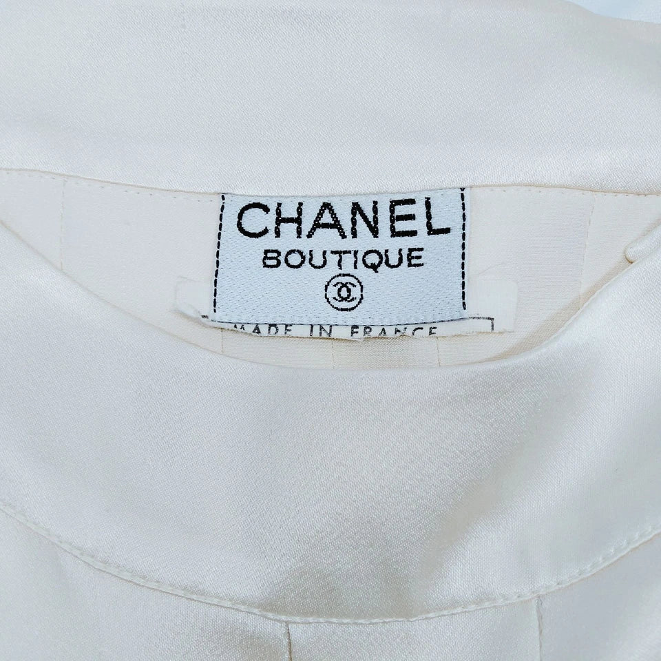 CHANEL PARIS. WHITE/IVORY LINEN CHANEL BUTTONS PLEATED TOP